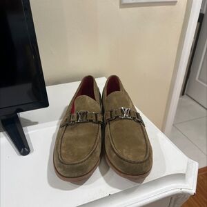 Like new Louis Vuitton mens suede loafers size 9.5